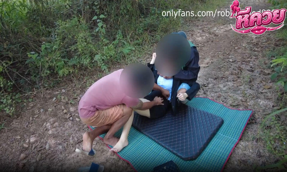 คลิปหลุดOnlyfans Robin_hood888 คุณหนูน้ำหวานโดนลุงจับล่อเสียว แล้วพาไปให้คนขับรถบรรทุกเย็ดอีกรอบจับควยชักแล้วโม๊คให้รัวๆก่อนโดนเย็ด