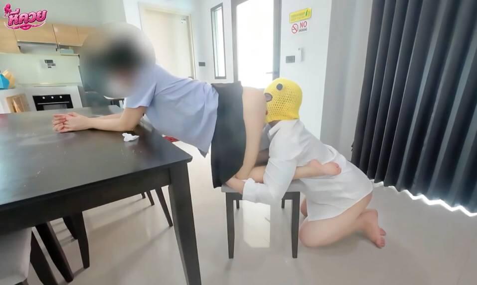 คลิปหลุด Ninew Thai Cute สาวใส่ชุดนักศึกษาโดนจับเลียหัเสร็จแล้วจับเย็ดหีท่าหมาจับซอยหีกระเด้าหีไม่ยั้งโครตเสียว